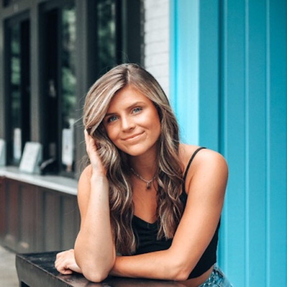 Meet your Posher, Taylor - Picture 1 of 1